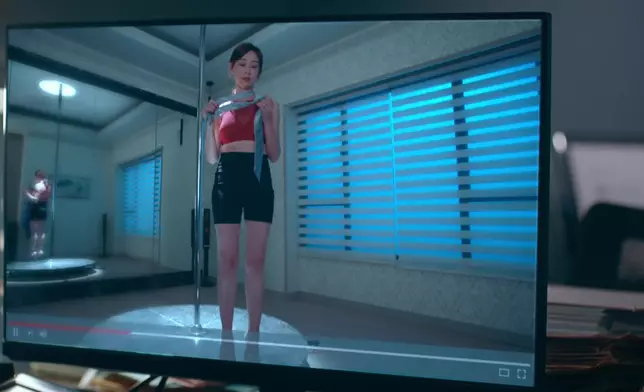 仲有一雙修長美腿。