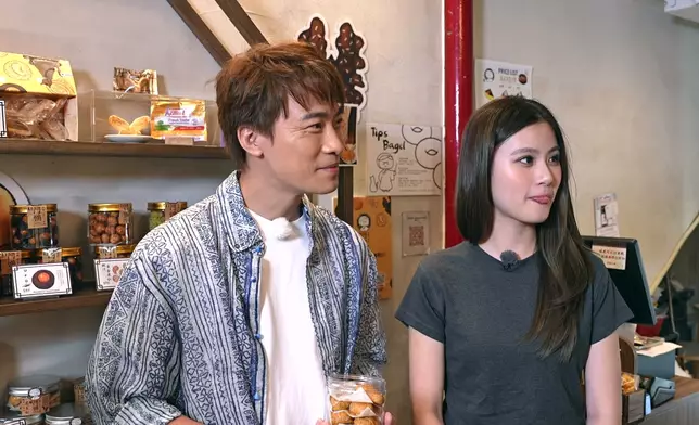 黃劍文與王汛文先去到餅店。