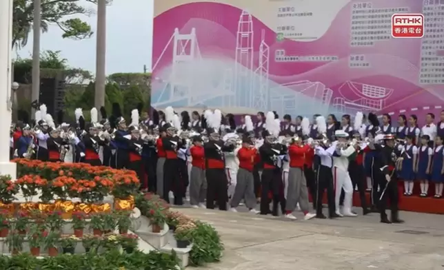 現場有1200名青少年制服團隊及中小學生參與活動。港台直播截圖