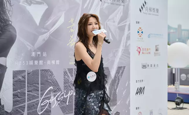 一出場先獻唱新歌《感激跟你能夠遇見》。