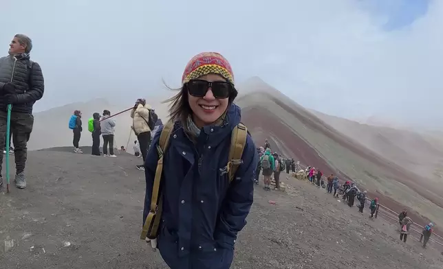 成功登上彩虹山頂。