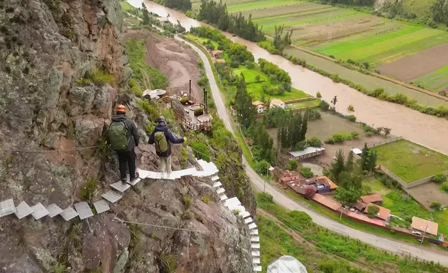 前往海拔較低的地方。