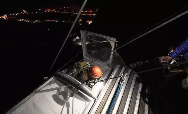 摸黑前往懸崖酒店。