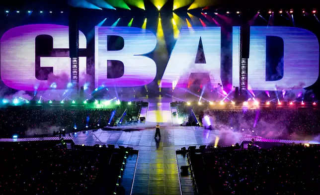 初次現場演繹個人全新單曲《GBAD》。