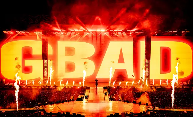 初次現場演繹個人全新單曲《GBAD》。