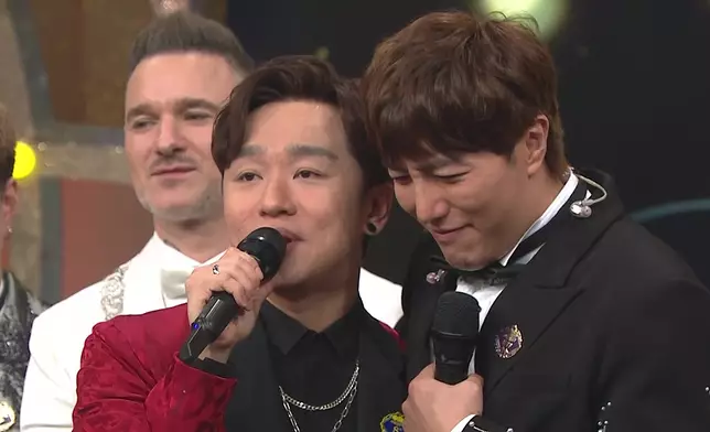 佢亦都大方祝福同擁抱趙浚承。