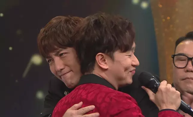 佢亦都大方祝福同擁抱趙浚承。