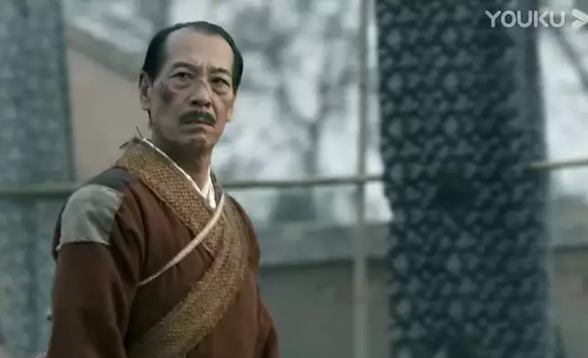 鍾發狂在演出《殭屍翻生》道長一角而為人熟知