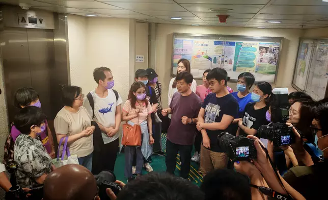 海皇粥店員工早前到勞工處。丘燿誠FB