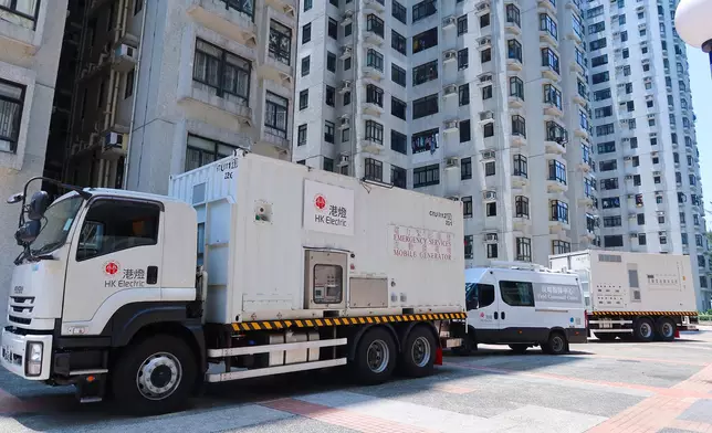 港燈設立現場指揮中心，並派出流動發電車和流動電池儲能車參與緊急復電演練。