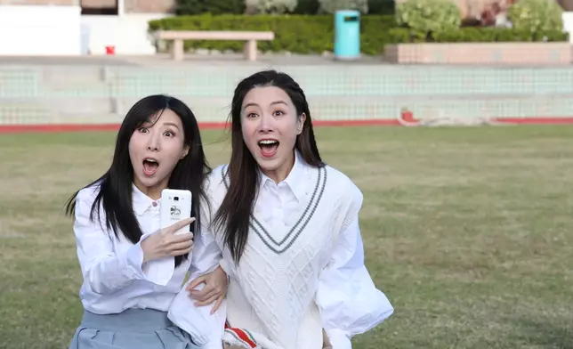 敏奕校園Look好青春。