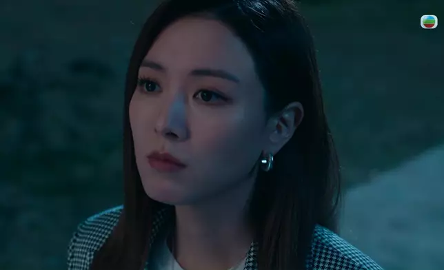 女強人Look，有冷艷亦有軟弱一面。