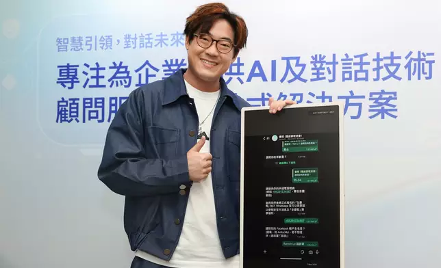 啟豪被科創公司代表笑言「扮中年」「呃」觀眾。
