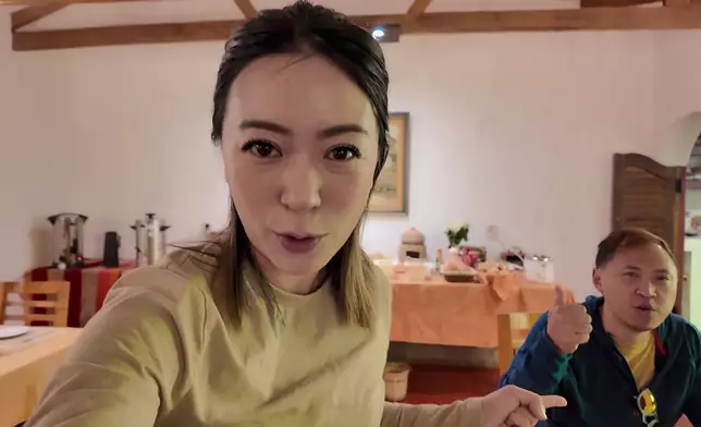 Christy老公乖乖地吃高山症藥。