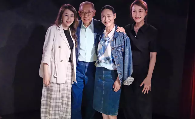 楊受成博士為紅姐豪搞慶功宴。