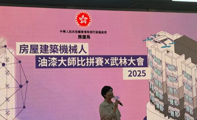 房屋局局長何永賢。巴士的報記者攝