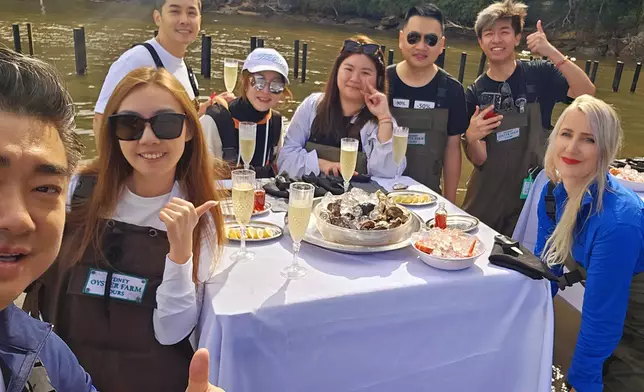 「Immerse Yourself」水中剝蠔用餐體驗。