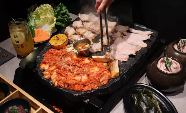 濟州玄武岩主題沉浸式燒肉體驗。