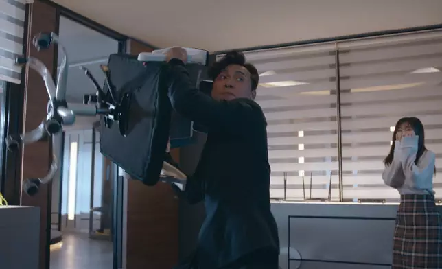 Neo因為同程晴關係生變，搞到發癲大暴走，好暴力呀！