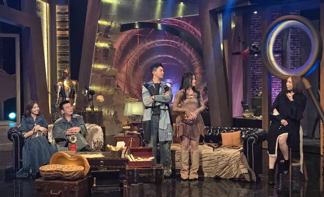 Janae即場指導兩位「花生girls」提昇魅力。