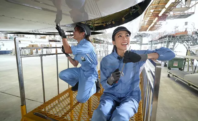 劉穎鏇「飛機維修員」。