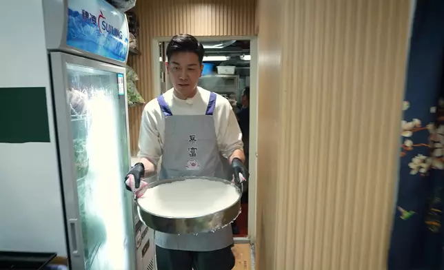 黎諾懿「兩餸飯店員」。