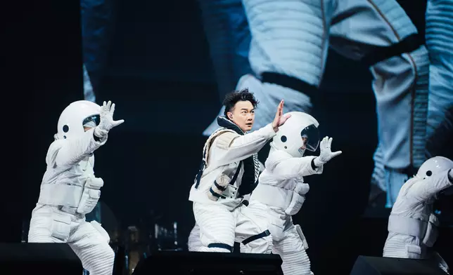 Eason原定本週末於高雄巨蛋舉辦演唱會，但因不幸確診新冠肺炎，三場演出需緊急延期。