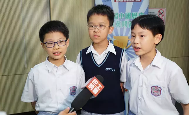聖公會聖彼得小學參賽同學，左起賀銘淳、蔣林軒和王圖南。巴士的報記者攝