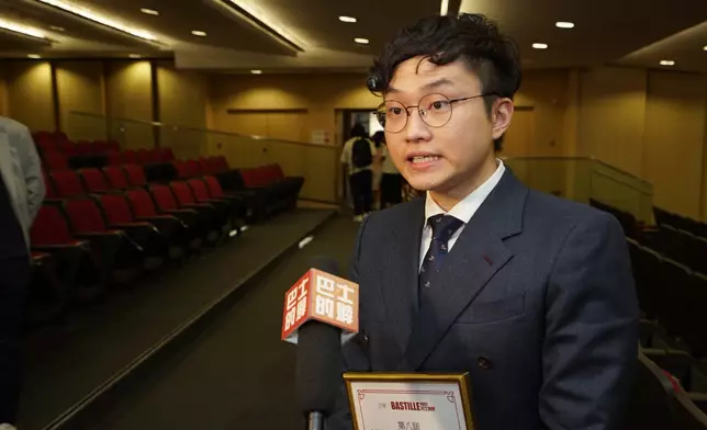 喇沙書院帶隊老師曾維忠。巴士的報記者攝