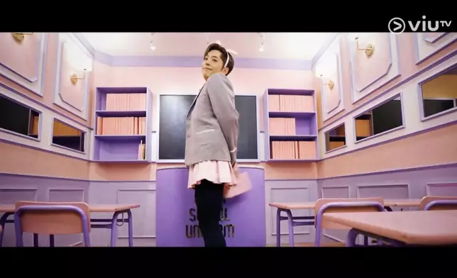 變身「女」爵安。以「女裝」上陣。