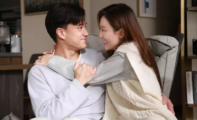 呢個時候，回顧吓Adam同程晴嘅甜蜜互動啦。