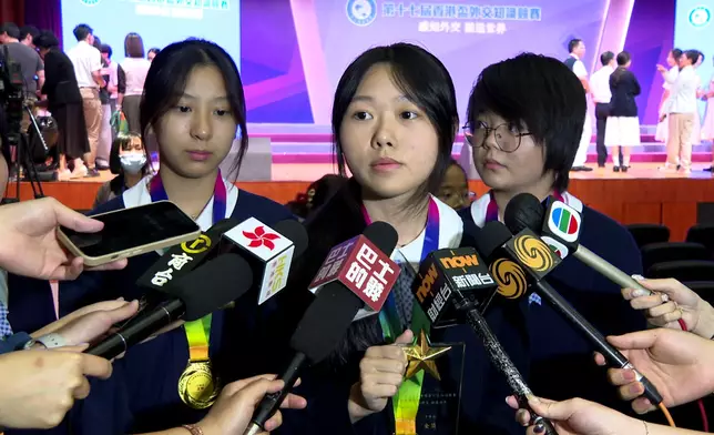 明愛屯門馬登基金中學隊員麥雅熙接受訪問。巴士的報記者攝