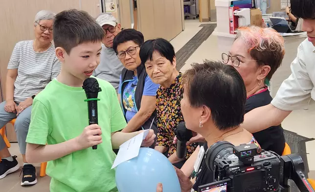 車婉婉同囝囝BBQ 一齊擔任仁濟「關愛小領袖親子大使」。