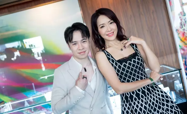 向海嵐與向展傑合作推出翡翠珠寶系列。