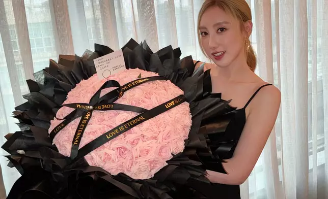 在FM尾段，Angela送上「獨家驚喜」。