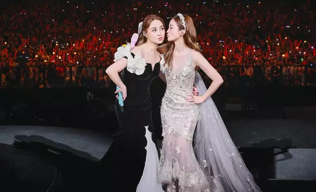 歌影視三方面都獲得許多成功。