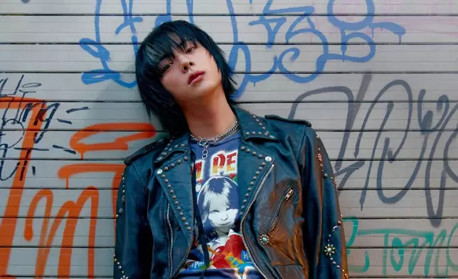 防彈少年團成員Jin推出第二張個人專輯《Echo》。 BTS twitter圖片