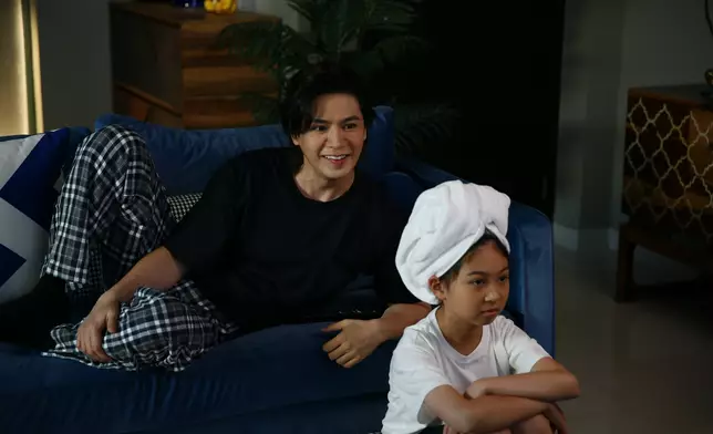 飾演暖男爸爸。