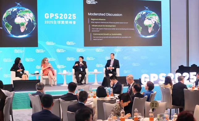 四名國際專家在全球繁榮峰會航天科技專題討論環節中，就香港發展航天技術及太空產業提出建議。