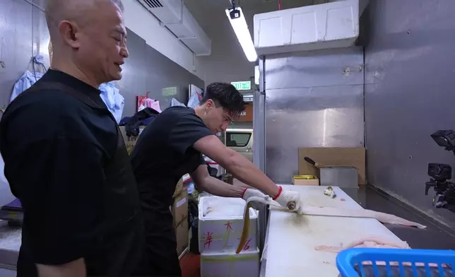 就咁睇，劏魚都幾嘥體力。