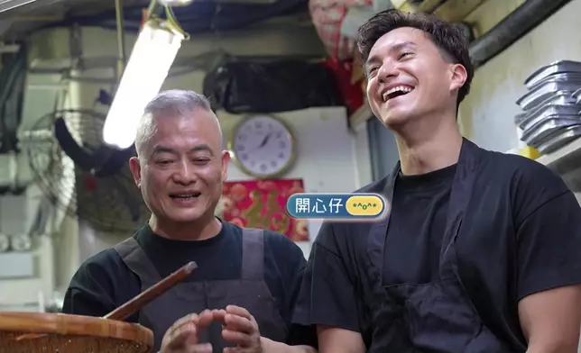 Roger話朱仔咁靚仔，唔適合炸魚片，因為驚佢會「破相」，氹到朱仔好開心。