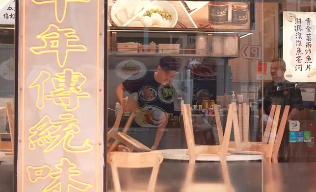 朱仔真係落手落腳架。