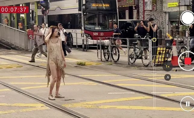 李海銅話呢幕戲拍攝時分秘必爭，兩位監製佳導同巢導除咗係咁計時，佳導仲要大嗌暈低去Tag海銅完成拍攝。