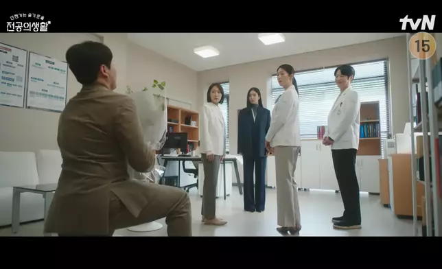 「熊熊CP」晒恩愛卻擺出尷尬烏龍。tvN YouTube影片截圖