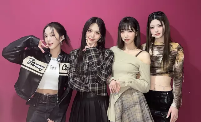 I.L（左二）是女團IRRIS隊長。IRRIS官方X圖片