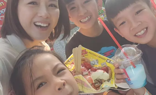 Moses透露小朋友的學業由太太陳茵媺負責。