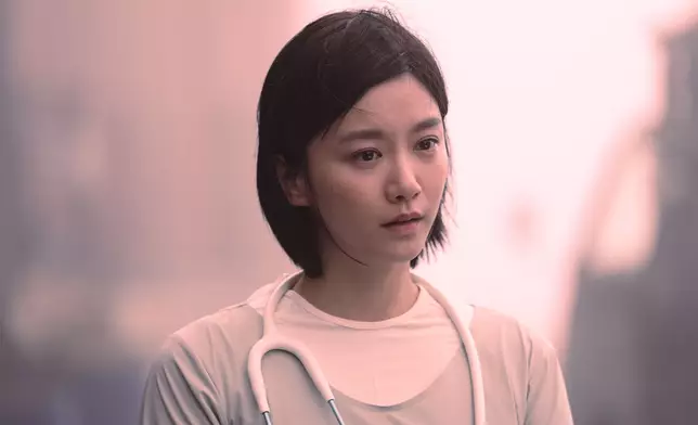 袁澧林在《他年她日》中飾演來自優日區的醫生。