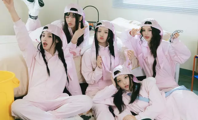 五位成員輪流表示回歸。NewJeans官方X圖片