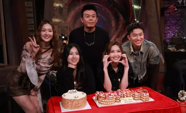 本月19及23號分別是吳若希及「花生Girls」梁荺苓生日。