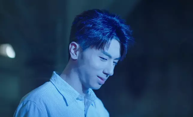 蔥頭啲變態樣勁陰森。